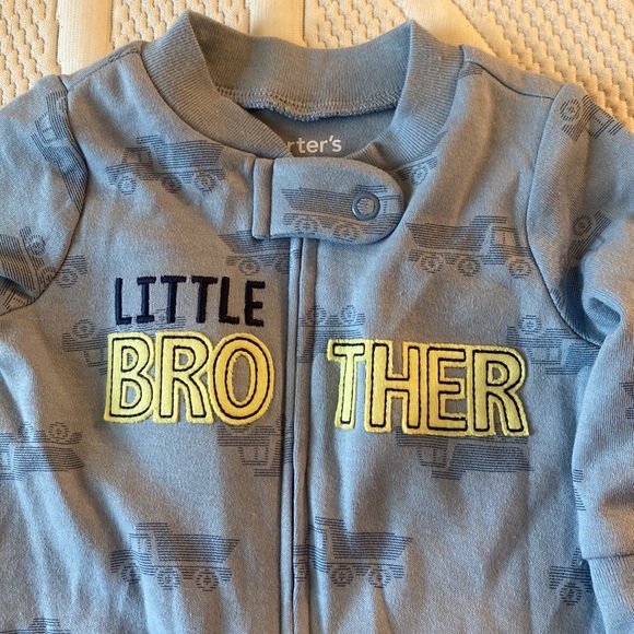 Baby Bibs, Socks, and outfit 0-3M - Picture 6 of 12